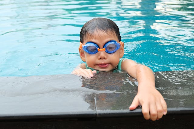 Înotul: Avantaje și beneficii pentru dezvoltarea copilului